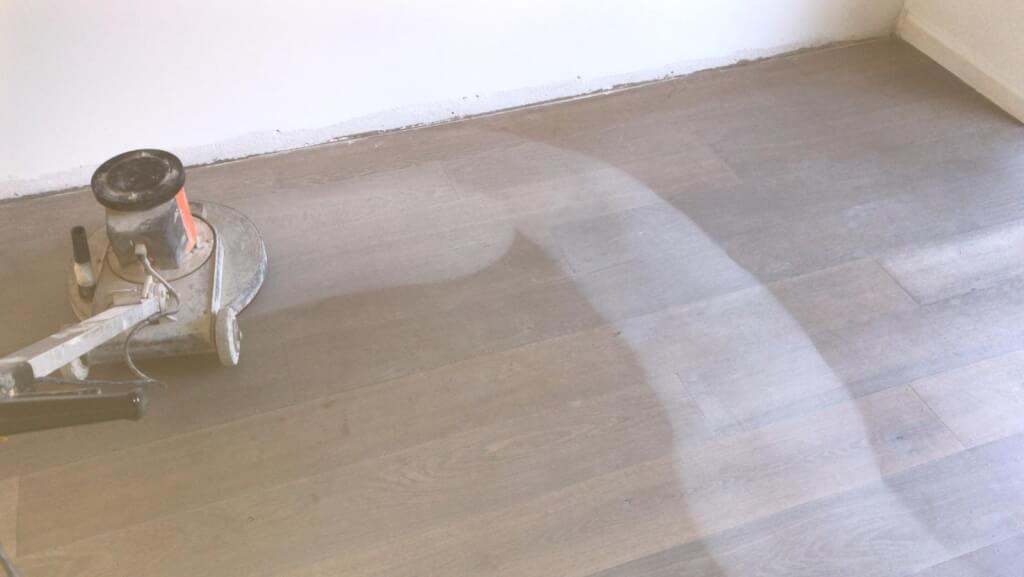 Wat doe je met doeken of pads waarmee je olie hebt aangebracht?