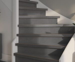 Traprenovatie PVC Vivafloors 1910 PVC betonlook Antraciet