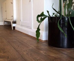 Houten vloer uit Europa  Rustiek Royl Walnut Dark  18cm breed